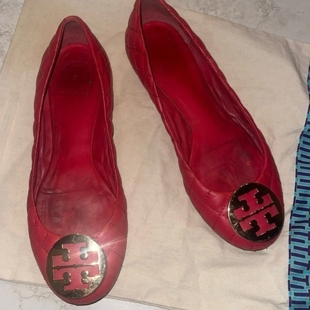 Tory Burch quilted Quinn flats with dust bag